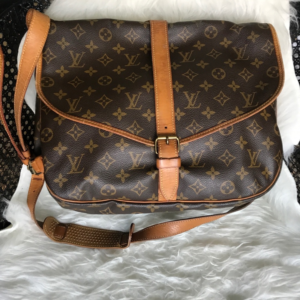 Authentic Louis Vuitton Saumur 35 Messenger